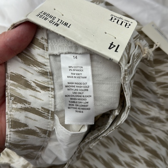 A.n.a. Womens 14 tan white mid-rise twill shorts new with tags - Picture 6 of 6